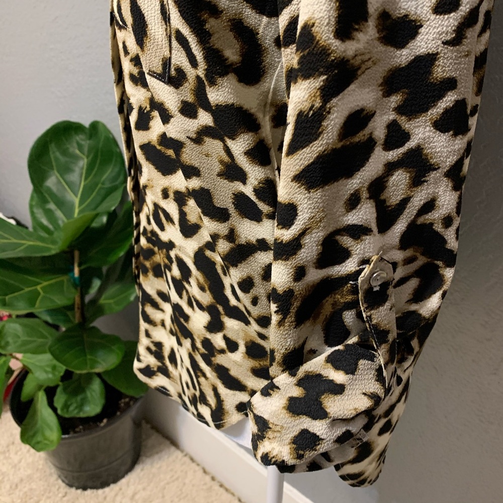 Lily White Animal Print Top ⚡️🐆 - Picture 5 of 8